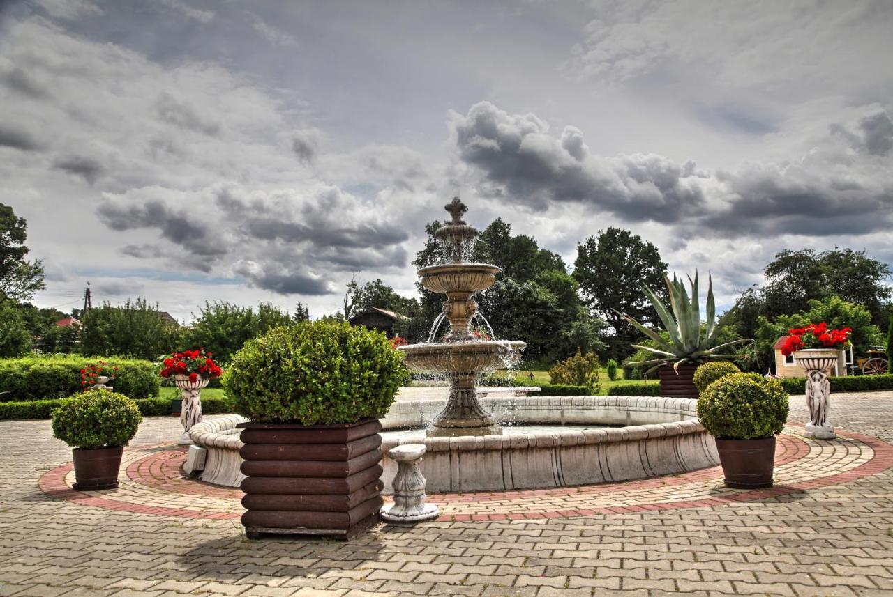 Zespół Pałacowo-Parkowy Bądzów Polkowice Exterior foto